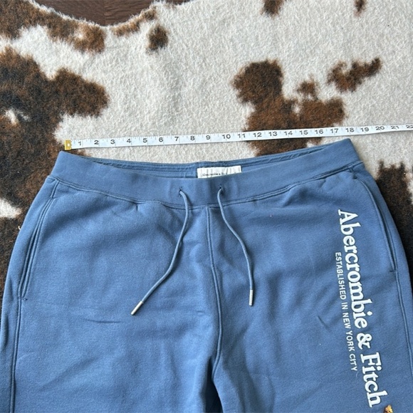 Abercrombie & Fitch like new used once Size XL I’ve phenomenal - Picture 5 of 8